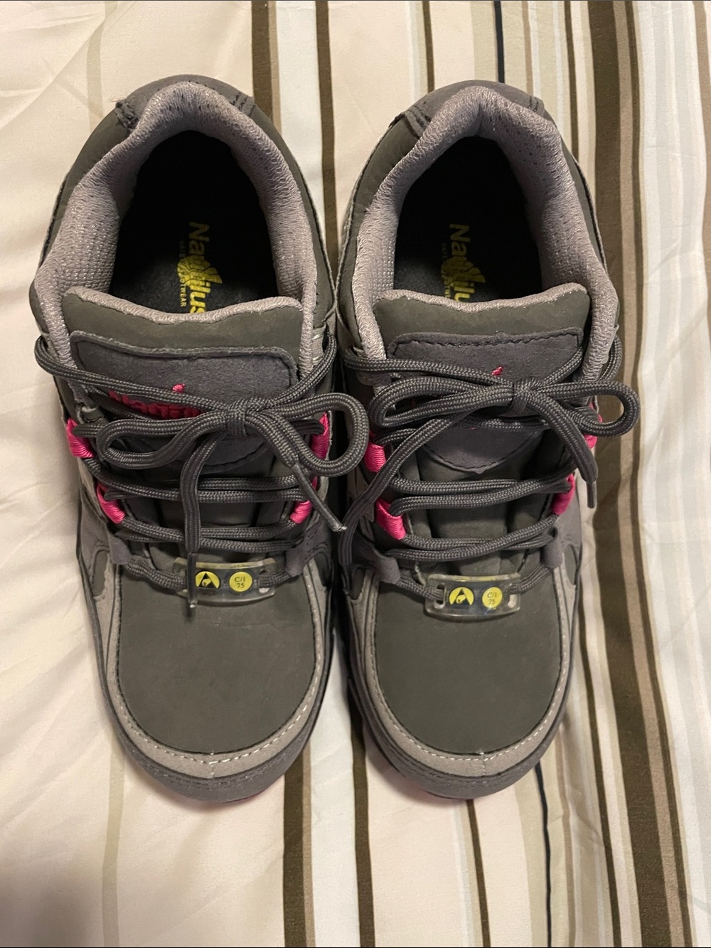 Nautilus 1771 Women's Safety Toe Athletic Shoe size 7 w worn only once